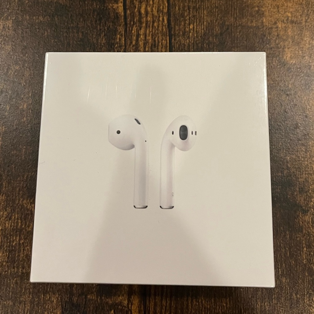 NWOT Apple AirPods w/ Charging Case 2nd Generation